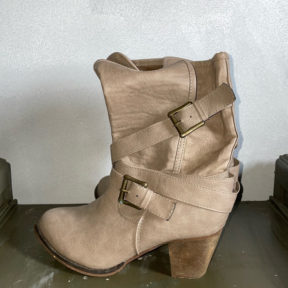 Suzy Shier Womens Heels Boots Buckle Size 9 Shoes